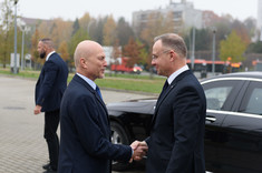 Od lewej: prorektor ds. rozwoju i współpracy prof. Jarosław Sęp i prezydent RP Andrzej Duda,